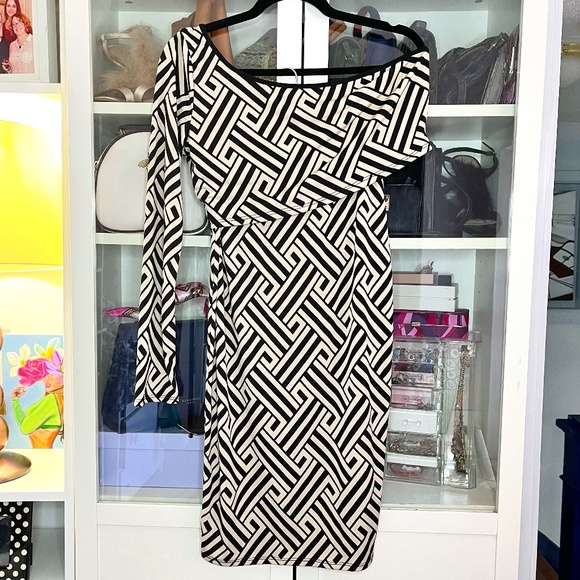 Asymmetrical Crop Top & Pencil Skirt Set Size XL - Picture 3 of 6